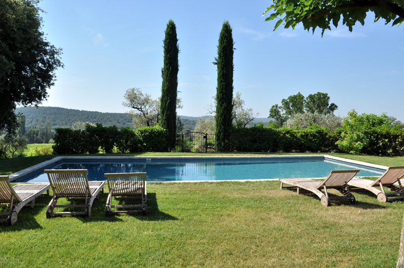 Propriété d'Exception à louer aux portes de la Provence  avec piscine et tennis privatifs Propriété d'Exception à louer aux portes de la Provence  St Restitut avec piscine et tennis privatifs