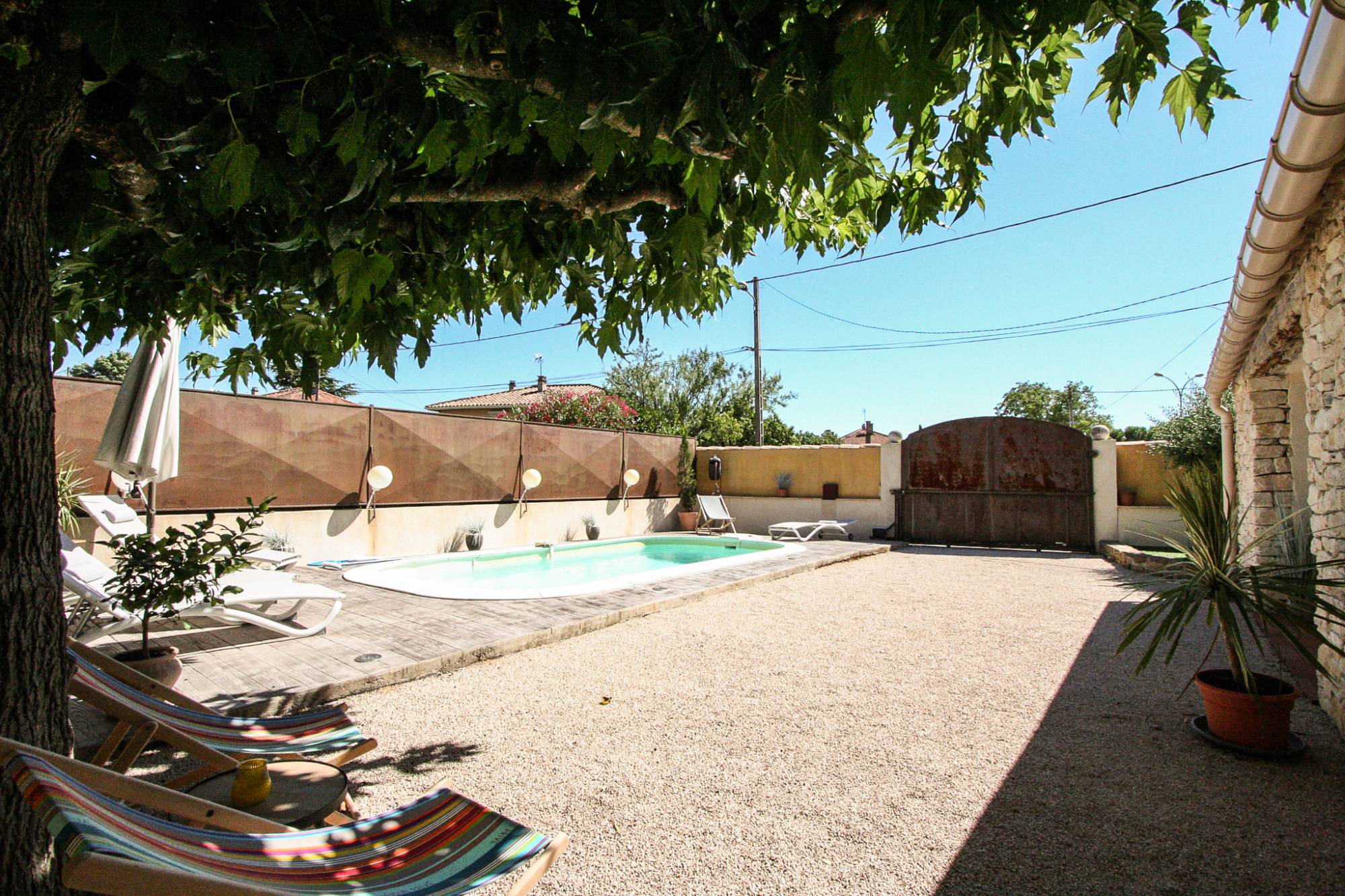 La Maison de la Verdière, piscine privée, jardin clos Suze-la-Rousse  Au coeur du village