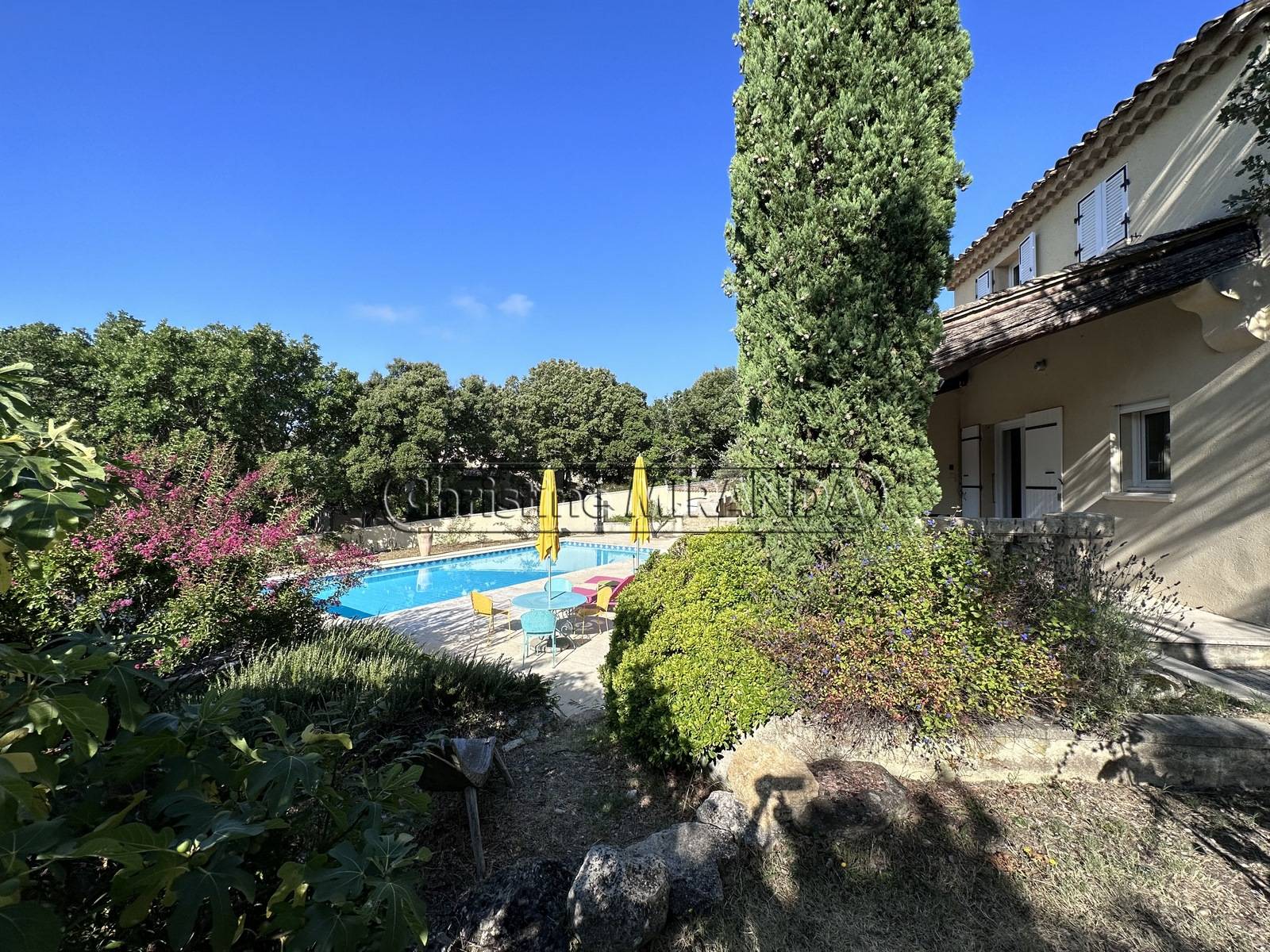 Villa Provençale à louer avec piscine clôturée Clansayes  