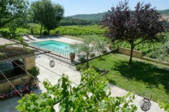 maison a louer en Provence avec piscine privative et vue dégagée.