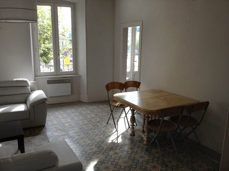 Appartement meublé à Bourg St Andeol (location semaine/mois) Appartement meublé à Bourg St Andeol au coeur du village (location semaine/mois)