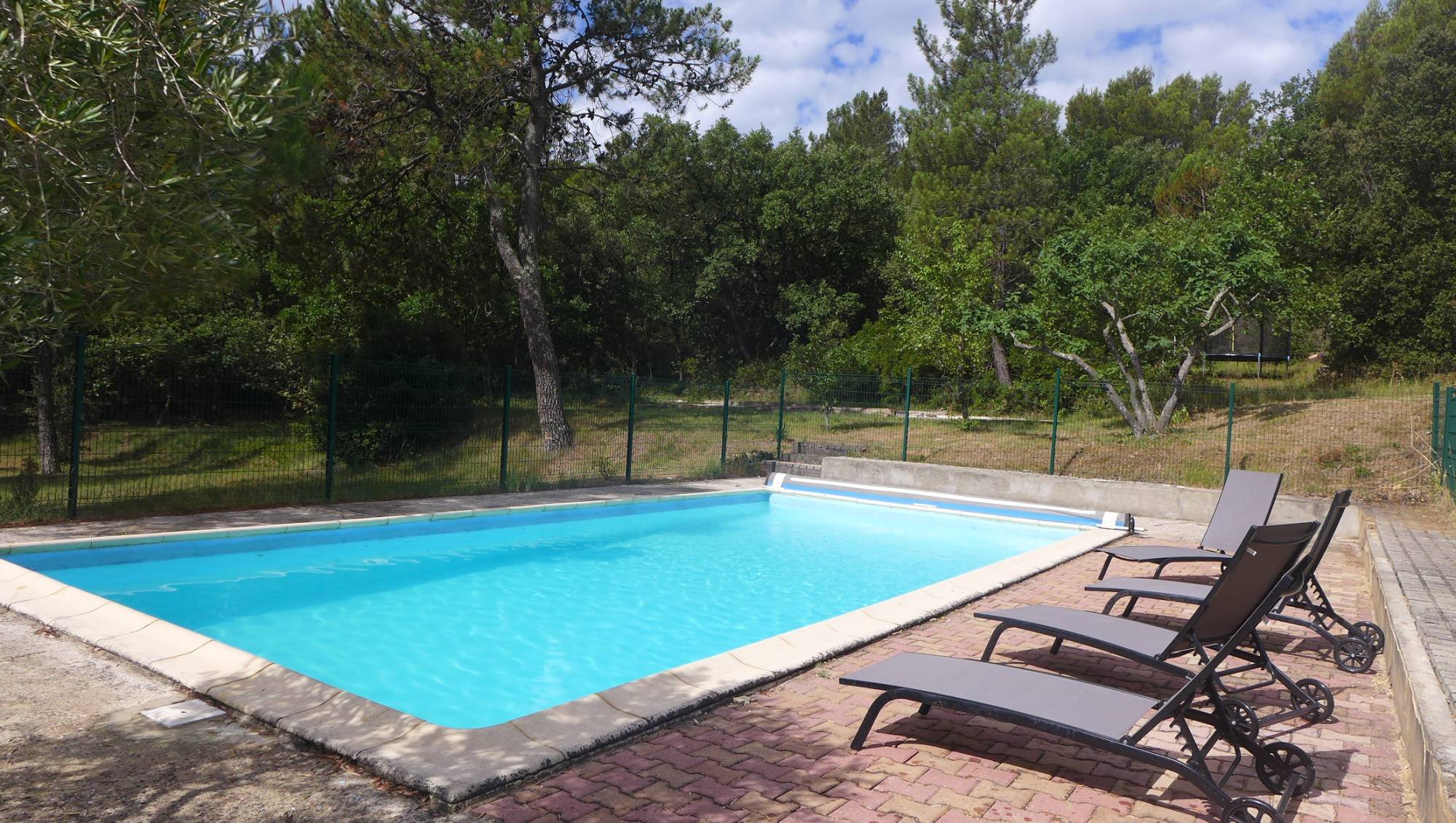 Maison de vacances à louer  Haut Vaucluse  En campagne, en toute simplicité, piscine clôturée