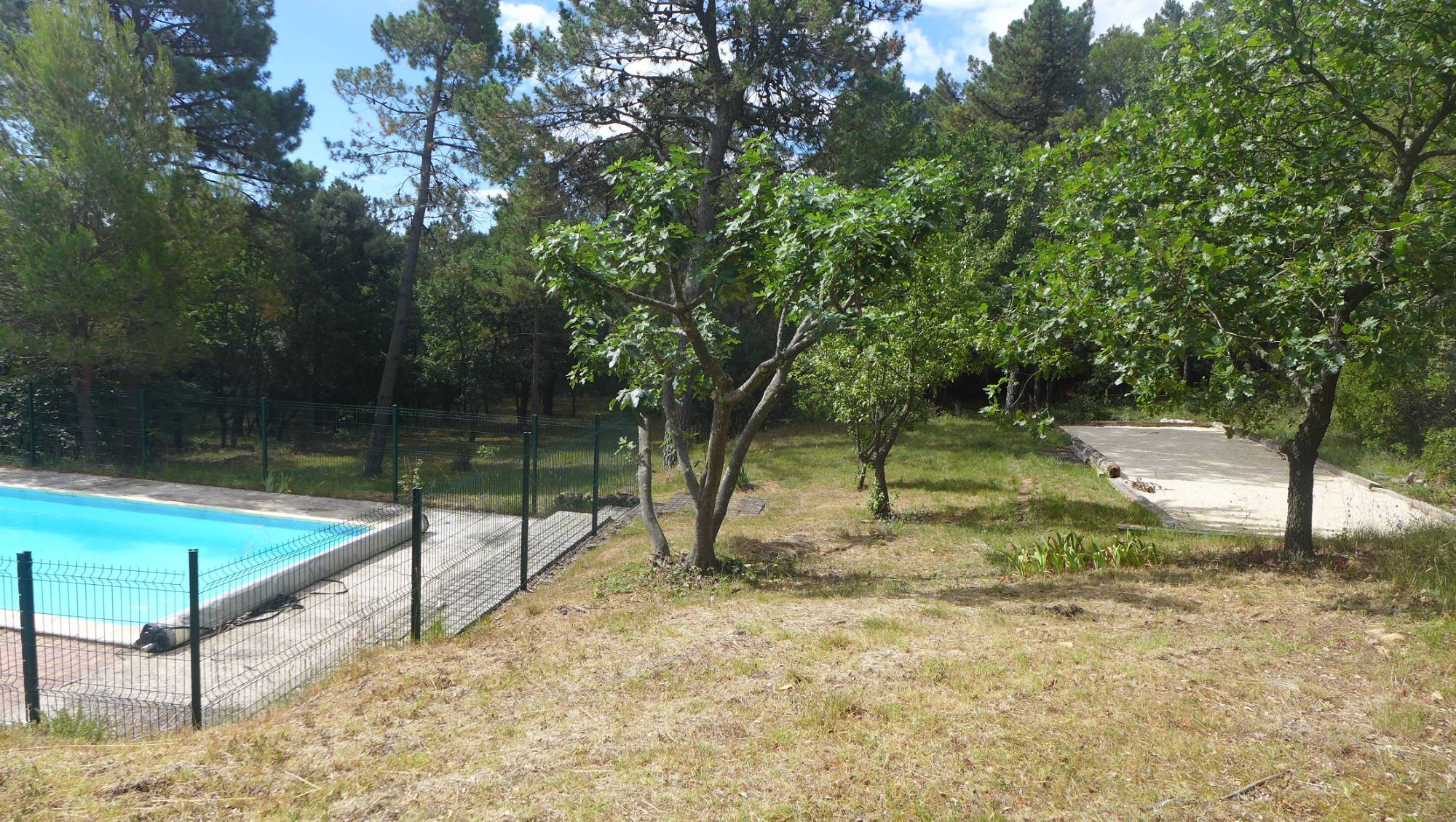 Maison de vacances à louer  Haut Vaucluse  En campagne, en toute simplicité, piscine clôturée