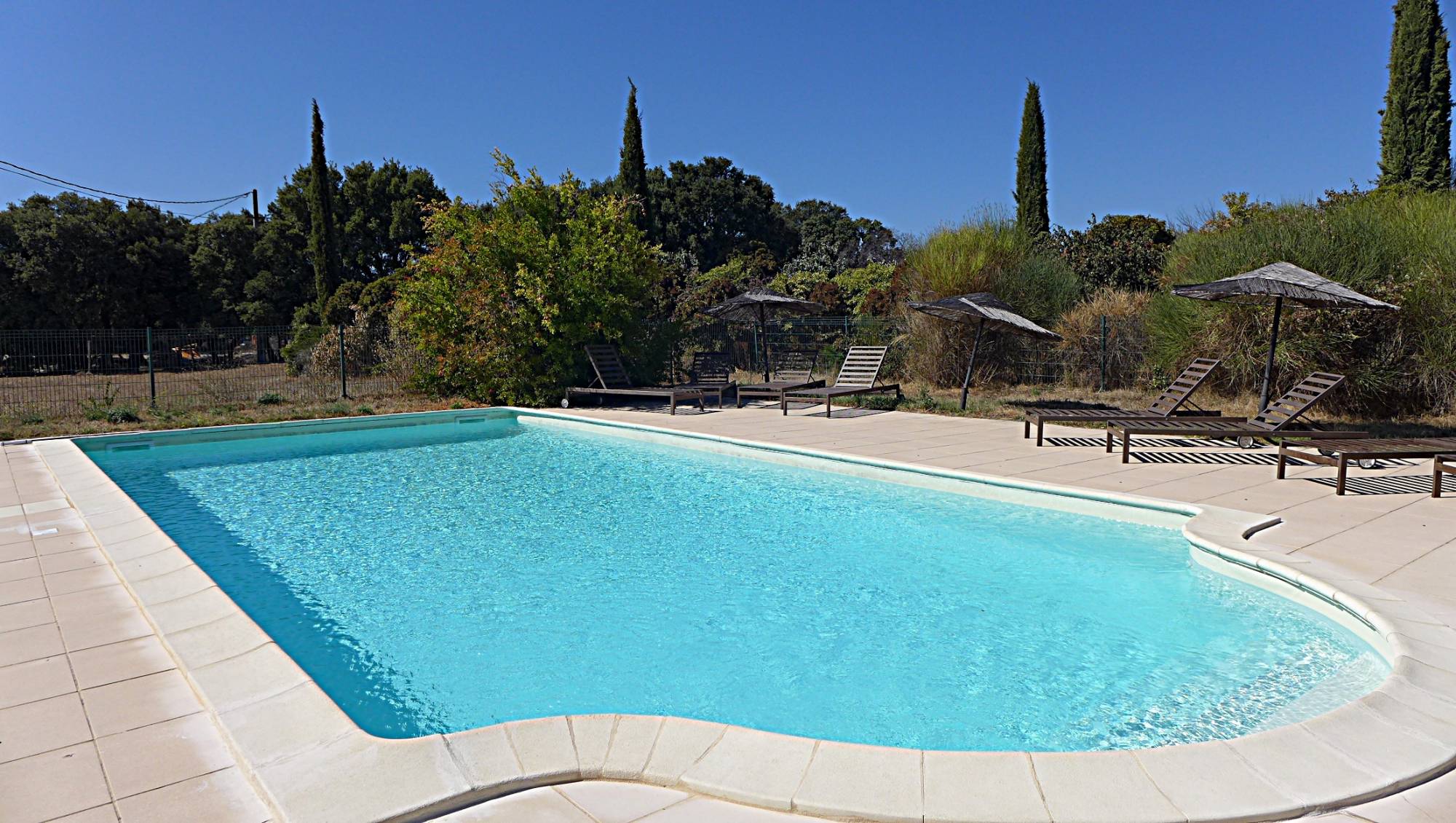 Gîte Le Lavandin dans les lavandes, piscine clôturée Clansayes Drôme Provençale 