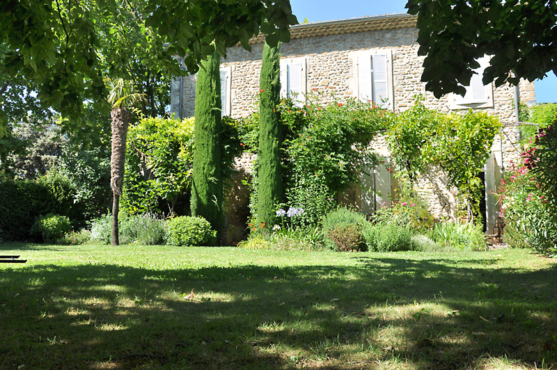 Location de vacances  Haut Vaucluse-Sainte Cecile les Vignes Maison de Maître avec pisicne cloturée