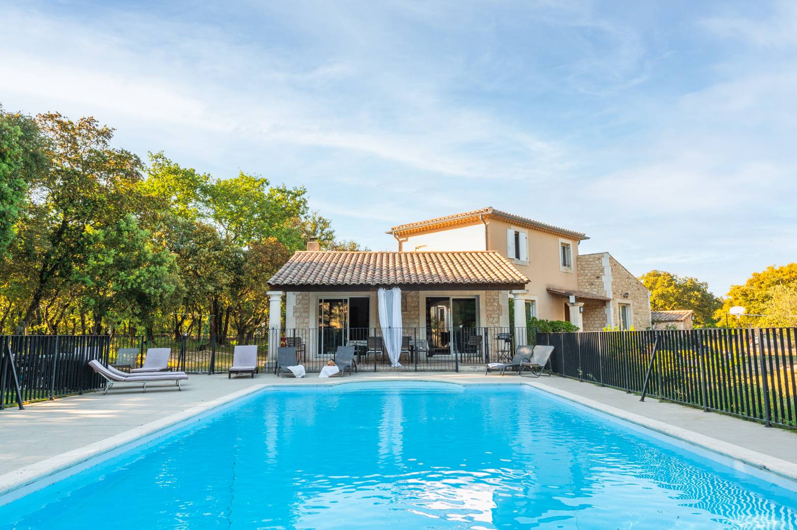 Villa avec piscine privée en Drôme Provençale, terrain de pétanque